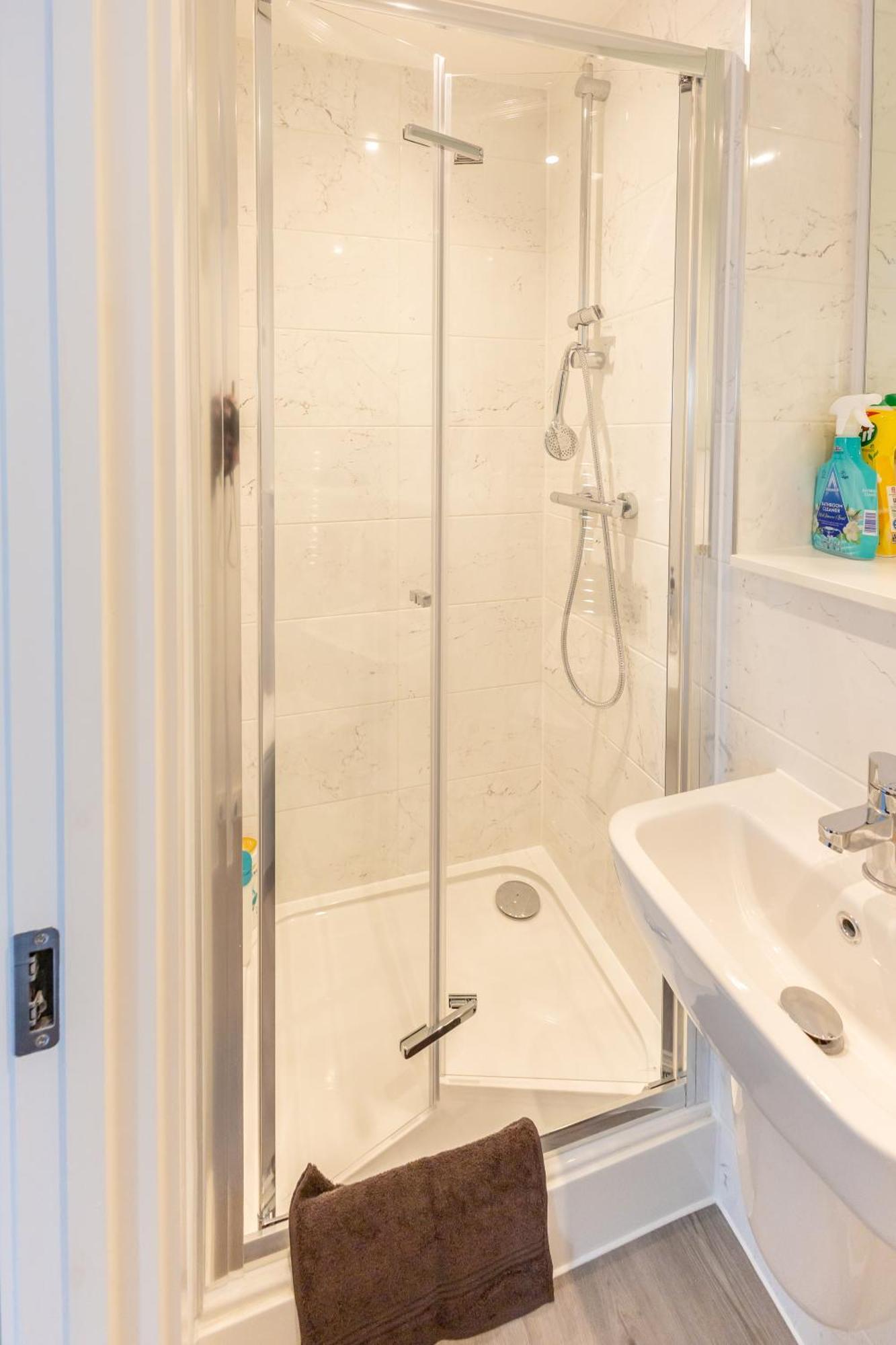 Stunning Modern 3 Bedroom Townhouse - Perfect Getaway マンチェスター エクステリア 写真