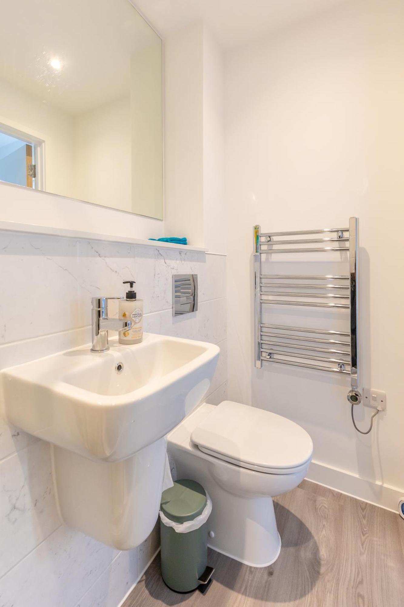 Stunning Modern 3 Bedroom Townhouse - Perfect Getaway マンチェスター エクステリア 写真