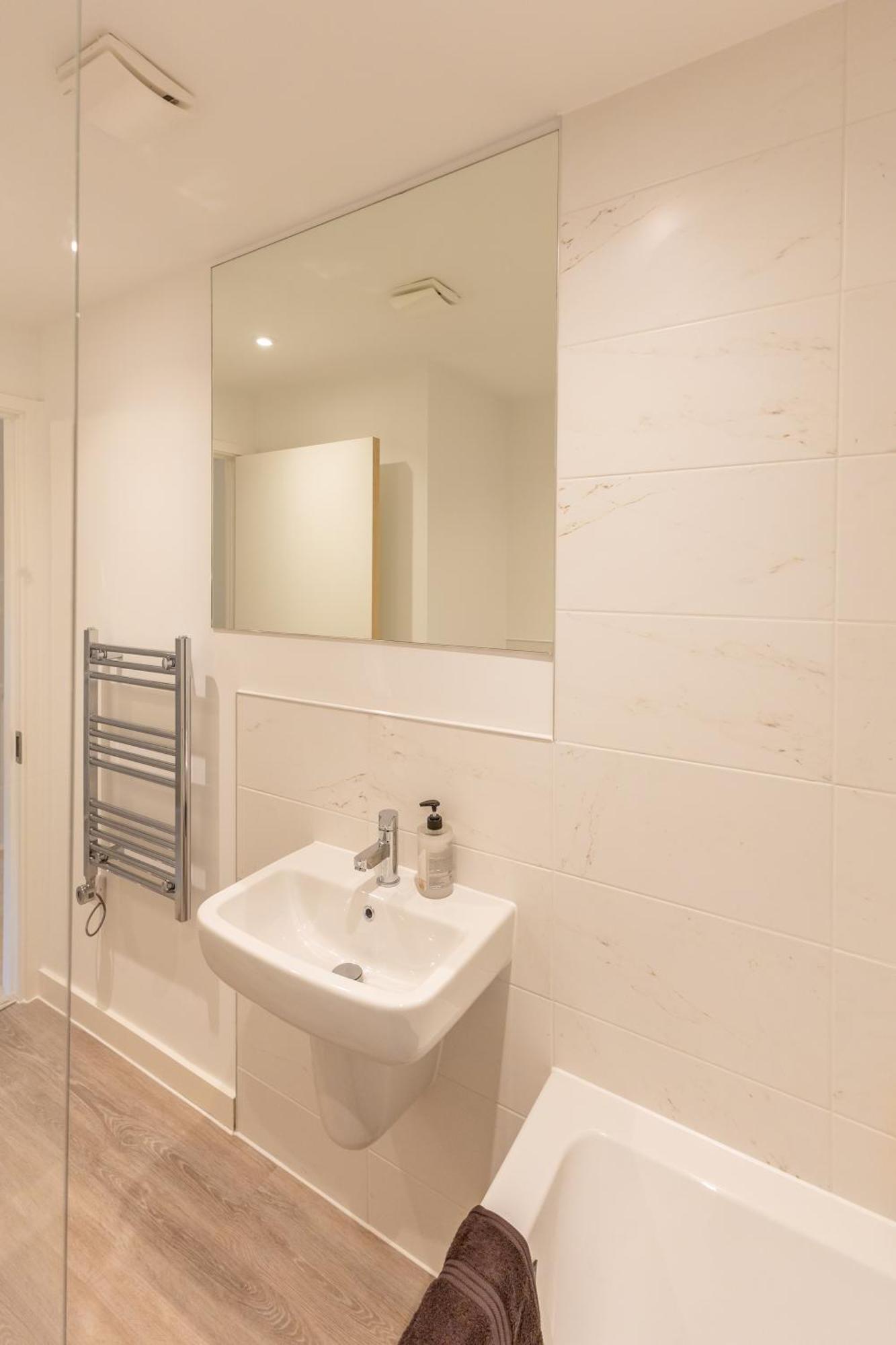 Stunning Modern 3 Bedroom Townhouse - Perfect Getaway マンチェスター エクステリア 写真