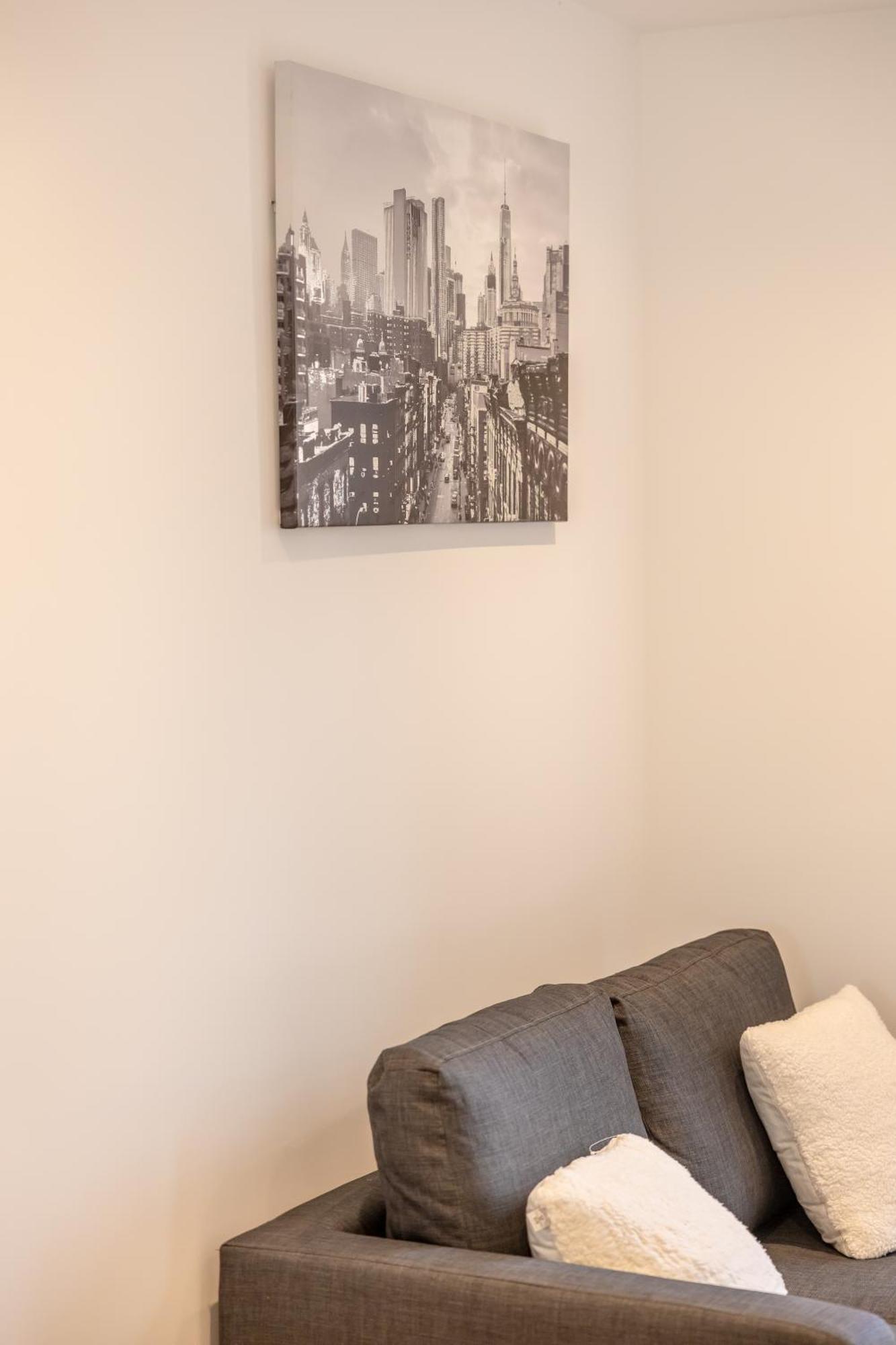 Stunning Modern 3 Bedroom Townhouse - Perfect Getaway マンチェスター エクステリア 写真