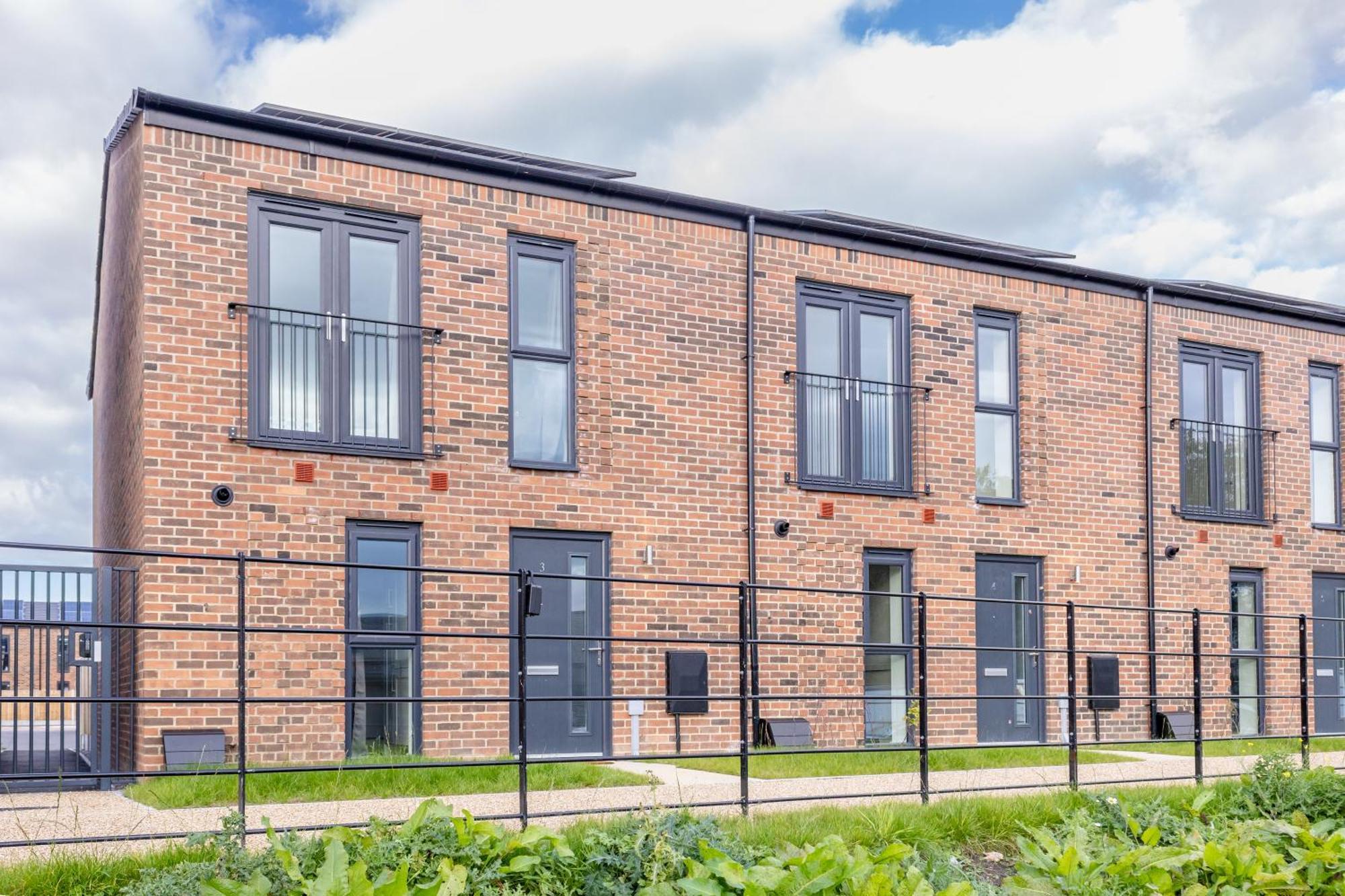 Stunning Modern 3 Bedroom Townhouse - Perfect Getaway マンチェスター エクステリア 写真